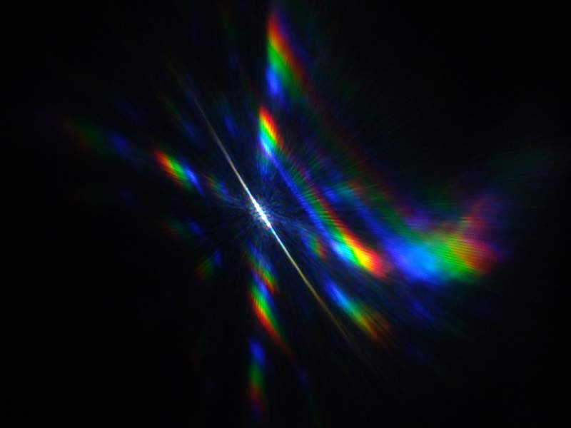 feather diffraction grating